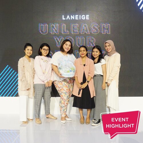 Acara @laneigeid Unleash Your Beauty di Kota Kasablanka hari ini makin seru dengan acara Beauty Race! Para peserta dibagi menjadi beberapa grup dan ditantang untuk membuat hampers berisi produk-produk Laneige yang sesuai dengan jenis kulit tertentu. Eits, tapi enggak segampang itu. Peserta hanya diberikan waktu beberapa menit dengan budget Rp1.500.000! Jadi enggak cuma harus tau fungsi produknya tapi juga harganya 😉.Setelah ditata dengan cantik, hampers masing-masing grup akan dinilai oleh tim juri dan pemenangnya berhak mendapat voucher belanja dari Laneige..Jadi pengen ikutan juga, deh. 😍.#RefillMe2019 #BetterWithLaneige #UnleashYourBeauty #UnleashYourBeautyJKT #LaneigeXClozetteID #ClozetteID