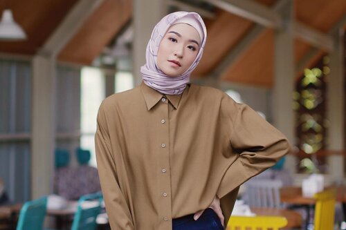 Untukmu yang Bertubuh Curvy, Ini Dia 10 Atasan dengan Lingkar Dada di Atas 110 cm!