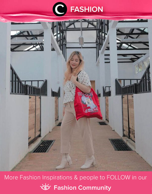 Clozette Ambassador @windana paired her casual look with white boots and a statement foldable bag. Simak Fashion Update ala clozetters lainnya hari ini di Fashion Community. Yuk, share outfit favorit kamu bersama Clozette.