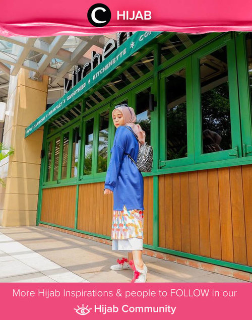 Electric blue and a hint of colorful pattern, super playful mood! Image shared by Clozetter @rizunaswon. Simak inspirasi gaya Hijab dari para Clozetters hari ini di Hijab Community. Yuk, share juga gaya hijab andalan kamu.