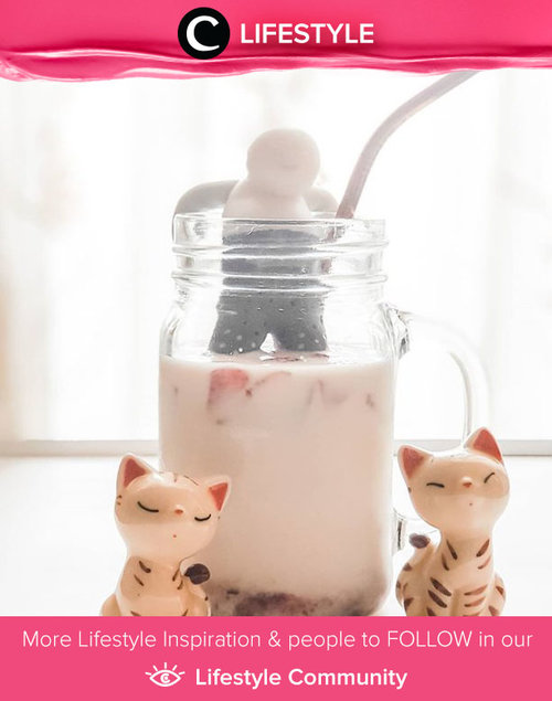 Setelah Dalgona Coffee, kini ada Korean Strwaberry Milk. Kamu sudah coba, Clozetters? Image shared by Clozetter @chichi. Simak Lifestyle Update ala clozetters lainnya hari ini di Lifestyle Community. Yuk, share momen favoritmu bersama Clozette. 