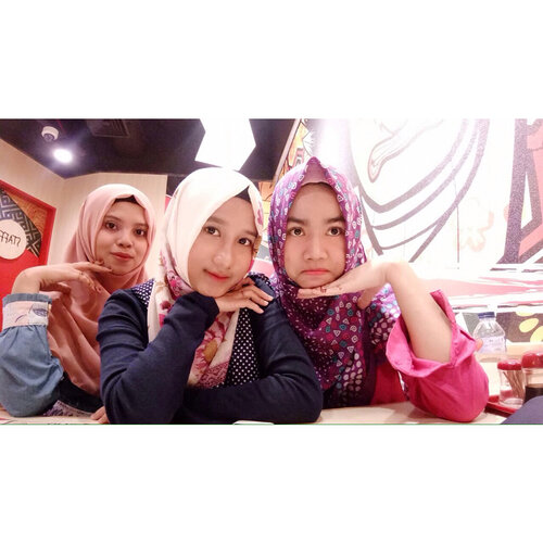 I'm so blessed to have you as my best, Insya Allah till jannah ya beb, makasih selalu ingetin aku di saat mulai lengah, bimbing aku terus ya, miss you ❤️ (formasi kurang lengkap, @sucitigusti )...#clozette #clozetteid #bestfriend #bestfriendgoals