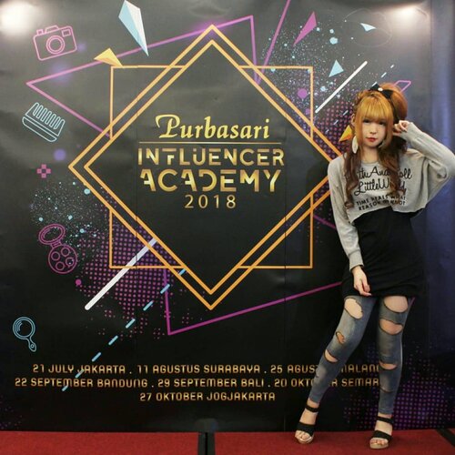 I had so much fun and enjoyed the event 'Purbasari Influencer Academy 2018', August 11th 2018 yesterday.
.
.
Suasana venue penuh dengan para peserta yg sangat antusias dengan sederetan acara, diantaranya beauty class dan juga photography class.
Thumbs up untuk Purbasari Indonesia yang telah memberikan wadah kreatif bagi para beauty-enthusiast yang ingin belajar lebih mengenai dunia kecantikan dan menjadi tempat untuk saling berbagai tips tentang bagaimana menjadi seorang influencer.
.
.
Stay tuned terus di social media Purbasari Indonesia karena event inspiratif ini tidak berhenti sampai di kota Surabaya saja. Nantikan Purbasari Influencer Academy di beberapa kota di seluruh Indonesia selanjutnya 😘
.
.
Also stay tuned on my blog because my review about all of these profducts and one brand tutorial makeup using Purbasari Cosmetic will be airing xo xo. .
.
.
.
.
@sbybeautyblogger
@purbasari_indonesia
@purbasarimakeupid
.
.
.
#PurbasariInfluencerAcademy 
#SBBxPurbasari #PurbasariInfluencerAcademy2018
#Beauty #beautye #beautystagram #beautyetstyle #beautyideas  #beautymakeup #beautyblogger #beautyinbeingunique #beautyvlogger
#日本 #モデル #メイク #ヘアアレンジ #オシャレ #メイク #かわいい
#ootd #instastyle #girl #beauty #kawaii #コーディネート #ファッション #コーディ #ガール #clozetteID