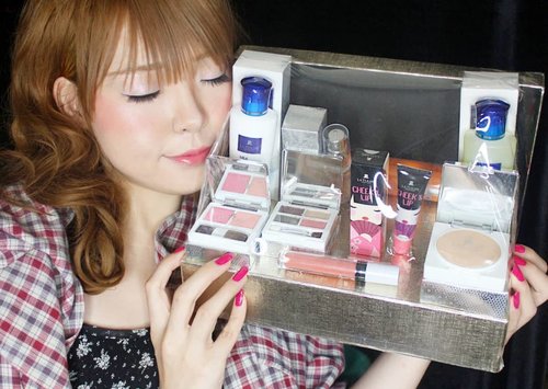 Sweet surprise from @latulipecosmetiques_💋 such a lovely gift. Thankyou La Tulipe 😘............#BeautyBlogger #BeautyVlogger #fashion #Beauty #beautystagram #モデル #メイク #ヘアアレンジ #オシャレ #メイク #instaphoto #makeup #lady #instagram #style #girl #beauty #kawaii #ファッション #コーディ #ガール #clozetteID #かわいい  #japan #日本