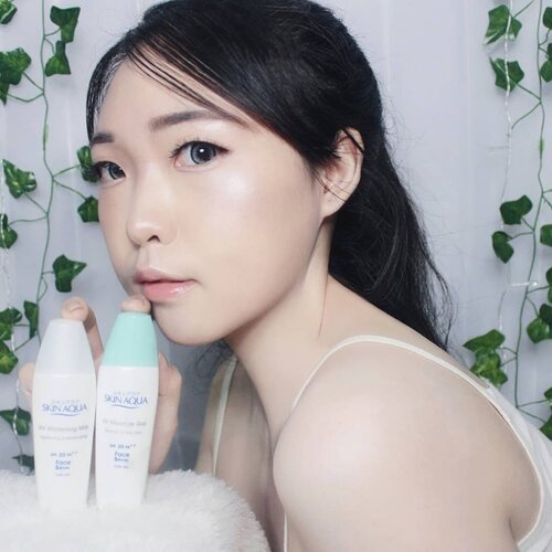 Pas di Jepang atau Indonesia, Yuki selalu pakai Skin Aqua✨️ Karena UV Skincare ini multifungsi : sebagai UV protection yg tidak hanya melindungi kulit dari sinar UV, tapi juga sebagai skincare yg melembabkan dan menutrisi kulit dg kandungan Hyaluronic Acid & Collagen. Lightweight & waterbased formula, jadi cepat meresap di kulit tanpa meninggalkan rasa lengket sama sekali. One more, bebas white cast ❤️.Kenapa sih penting bgt pakai sunscreen? Efek buruk sinar UV mengakibatkan berbagai masalah kulit mulai dari ringan hingga kronis seperti : sunburn, freckles, darkspot, wrinkles hingga cancer. Yuki kurang suka memakai sunscreen teksturnya yang sangat creamy dan selalu meninggalkan rasa lengket di kulit. Makanya untuk sunscreen, i'm super picky. Tdk mau menggunakan sunscreen yg terlalu creamy dan tetap terasa lengket walau setelah pemakaian. .Skin Aqua UV Moisture Gel SPF30, PA+++ 💧Normal to Oily skin💧Mengandung Hyaluronic Acid & Collagen urk melembabkan & mempertahankan elastisitas kulit. Vitamin B5, E, C utk menutrisi kulit.Skin Aqua UV Whitening Milk SapF 50, PA+++💧Non-acne skin💧Mengandung Hyaluronic Acid & Collagen, juga Arbutin utk mencerahkan kulit.....@skinaquaid @beautefemmecommunity#BFCxSkinAqua #BeauteFemmeCommunity#BFCreview #SkinAquaSkinProtector #SkinAquaDailyUVSkinCare #Japanesebeauty #skincare #BeautyBlogger #BeautyVlogger #clozetteid #Japaneseskincare #Makeup #Blogger #Cosmetics #style #Blog #Beauty #girls #kawaii #BeautySkin #blogger #skin #IndonesianBeautyBlogger #可愛い #uv #sunscreen#スキンケア#すっぴん #skinaqua