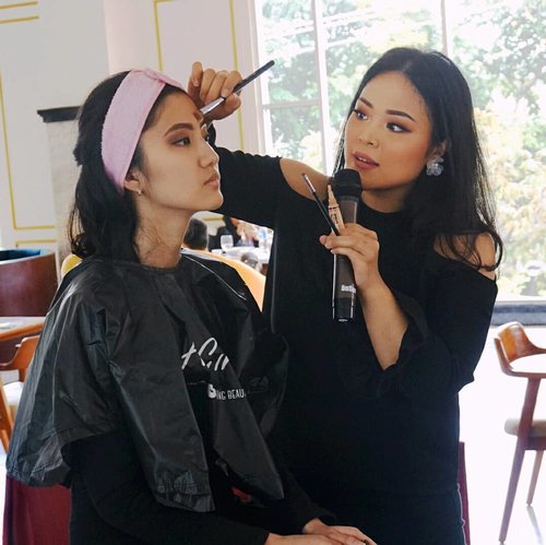 LA GIRL BEAUTY CLASS X REGINA YOSHIDA
.
Thank you for everyone who's attended the event! Yeay, really fun to share my makeup knowledge!

Love you guys and see ya in the next event! 
Laavvvv,
Regina ❤

@lagirlindonesia #lagirl #lagirlbeautyinfluencer #mua #muajakarta #makeupartist #beautyclass #makeupclass #makeupwithregina #clozetteid #bloggermafia