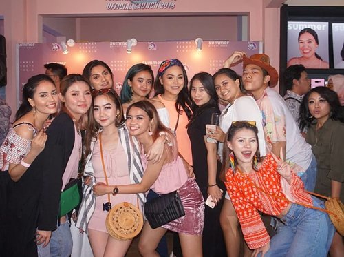 Congratulations @summer.beautyhouse for your Grand Opening. So fun to meet all the beauty lovers.. and yes baby i really love the beauty house concept! 💟💟💟 #summerbeautyhouse #grandopening #openingday #beautycommunity #beautylovers #beautyinfluencer #beautyenthusiast #indobeautygram #beautyvlogger #makeupartist #makeupwithregina #clozetteid