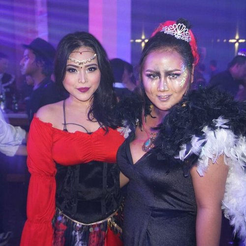 The Queens 👑👑
.
.
#gipsyqueen #bringouttheboo #halloweenmakeuplook #halloween #halloweencostume #halloweenparty #halloweenparty2017 #nyxcosmetics #nyxcosmeticid #clozetteid #lykeambassador #beautynesiamember #tagsforlikes #likesforlikes #love #party #queencostume #pallas @nyxcosmetics_indonesia @thepallas_allin