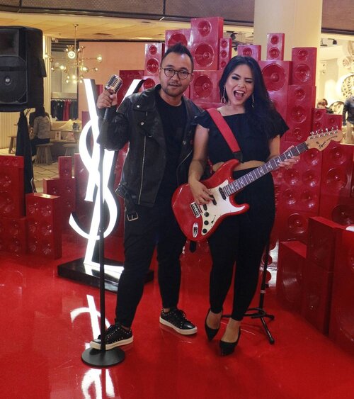 Thank you @yslbeauty @anggarahman . So much funn!!.
.
#yslbeautyid #yslindonesia #event #launch #lipstick #lippielovers #rockstar #rock #rockyourday #mylipvibes #instabeauty #clozetteid #makeupwithregina #beautynesiamember #indobeautyinfluencer