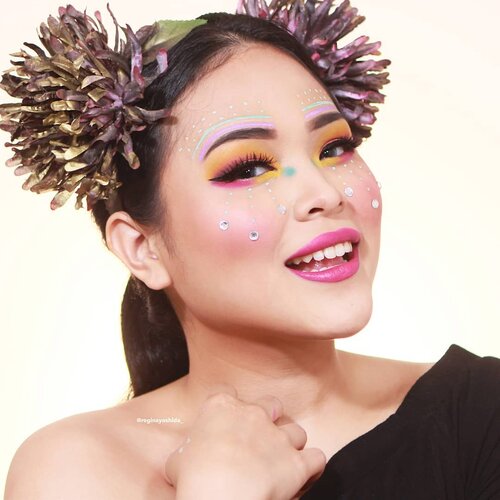 SYMPHONY🎶🎷
.
.
Product deets:
@absolutenewyork_id
Cotton Candy - Sugar Plum & Mint Chip Liner
Contour Brush 
@pelipelahairpiece Pom Pom Hair Piece
@urbandecaycosmetics Naked Skin Weightless Liquid Foundation - #4
@getthelookid Loreal Infallible Compact Powder
@tartecosmetics Shape Tape Concelear - Medium
@nyxcosmetics_indonesia Neon Eyeshadow, Contour Palette
@benefitindonesia Goof Proof Eyebrow Pencil - Deep
@lagirlindonesia - Beautybrick Blush Pinky,  Metal Liquid Lipstick Briliant mixed with Matte Velvet Lovestory
@joi.studio Hypnotic Eyelashes
@x2softlens X2 Lace - Gray
.
.
.
@indobeautygram #indobeautygram #ivgbeauty #indobeautyinfluencer #bvlogger #beautyenthusiast #makeupworldwide #beautyhack #lagirbeautyinfluenzer #lykeambassador #ilovemakeup #urbandecayindonesia #beautyvloggerindonesia #clozetteid #makeupwithregina #bloggermafia #makeupforlife #beauty #indobeautyinfluencer #nyxcosmetics #makeuplook #makeupaddict #peachyqueenblog #fiercesociety #undiscovered_muas