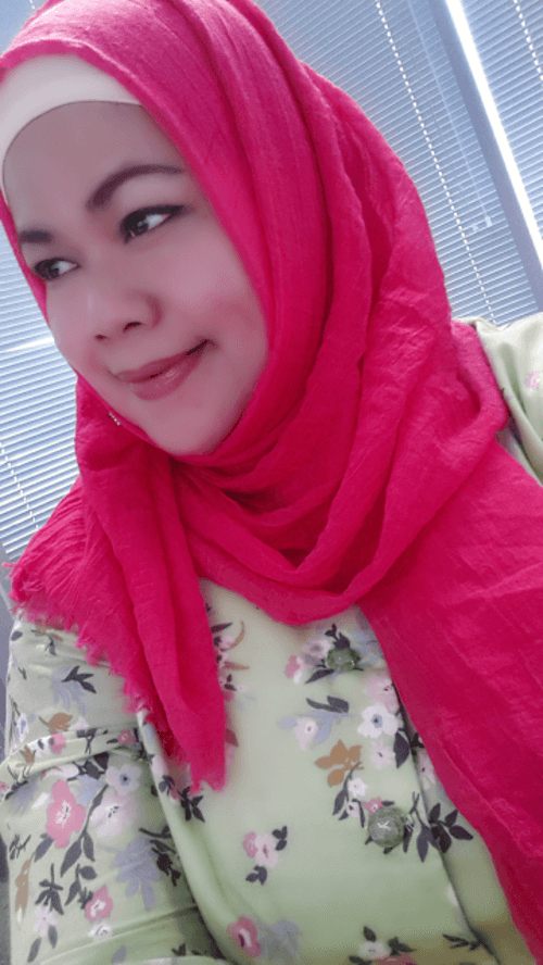 Soft lime flowery shirt combine with hot pink pashmina
#HOTD #ClozetteID #COTW #HOTDseries2 #ScarfMagz

