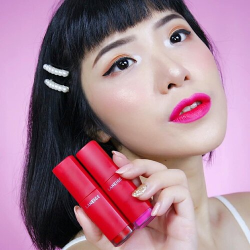 [[Lip Tint Super Awet Biar Ga Kaya Hubungan Kamu]].Hi MiLuvs,Ini lip tint udah sempet aku puja2 di IG story, kali aja ada yang belum lihat. Here's the review for you 😘.@laneigeid Tattoo Lip Tint merupakan produk bibir terbaru Laneige yang live up to it's name karena sekalinya dia ngeset it will stay on your lips the whole day. Ada pengecualian sedikit kalau makan. Tapi itupun warnanya masih ada ngga bubar jalan. Punyaku di sini ada shade Ping Pong Pink & Red Stiletto💕.Keunggulan lain selain ketahanannya adalah warnanya yang super pigmented, texturenya yang ringan di bibir, non-sticky serta "Knife Applicator"nya yang memudahkan pengaplikasian jadi hasilnya jauh lebih rapih.Definitely a must try!.#LaneigeIndonesia #TattooLipTint #TattooLipTintID@laneigeid............#ivgbeauty #indobeautygram #makeuptutorial #wakeupandmakeup #undiscovered_muas  @tampilcantik #tampilcantik #ClozetteID #tutorialmakeup #ragamkecantikan @ragam_kecantikan #inspirasicantikmu @zonamakeup.id @makeup.tutorial.asian