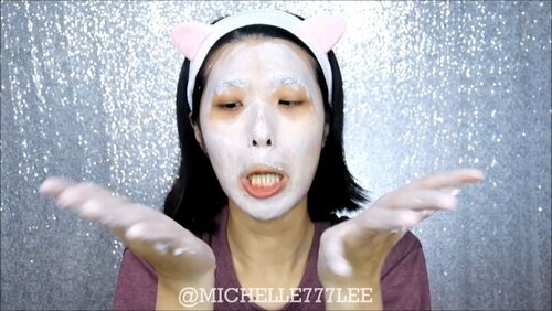 Use my code "MICHELLE5" to get 5% discount without minimum order.
.
Hi gengs, aku udah pernah 2x ngereview produk2 dari @jellysid & sekarang daku balik lagi dengan review produk terbaru mereka 😆
.
Jadi ada 2 produk:
- Pure Face Soap: Seperti yang ku jelasin di video, sabun ini gunanya untuk mencerahkan wajah. Walaupun ngga signifikan tapi kulit wajah ku memang terlihat sedikit lebih cerah. Terus foamnya fluffy banget~ Setelah dibilas rasanya bersih & kesat tapi surprisingly waktu aku tungguin ternyata ngga ada rasa kering/ketarik sama sekali.
.
- Bluefin Tuna Cream: Aku langsung googling, jadi itu katanya pakai eye lensnya ikan tuna gitu & bluefin adalah jenis tuna yg paling mahal. Hasil googling aku menemukan kegunaan extract tuna tears ini adalah untuk anti-wrinkle, regenerasi kulit serta melembabkan.
Anyway, balik ke cream ini hehe kemasannya travel friendly bisa buat dipakai selama 1-2 minggu. Teksturnya juga agak seperti gel jadi ngga lengket & cepat meresap. Hasilnya kulitku jadi lebih lembab, halus & supple. Aku udah coba pakai waktu kulitku lagi ada jerawat, cream ini kaya bisa membantu mempercepat penyembuhannya gitu 💕
.
.
.
.
.
.
.
.
.
.
.
.
#ivgbeauty #indobeautygram #makeuptutorial #makeup #wakeupandmakeup #undiscovered_muas #indobeautyblogger  #beautybloggerindonesia @tampilcantik #tampilcantik #ClozetteID  #ibv #tutorialmakeup #ragamkecantikan @ragam_kecantikan #inspirasicantikmu @zonamakeup.id