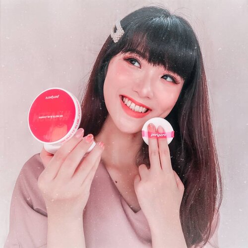 Hi, Peripera Lovers!Ngga perlu lagi lama nunggu PO/takut dapet produk palsu waktu beli online lagi karena sekarang @peripera.id sudah buka 1st storenya di Indonesia 😍😍😍.Store pertama ini ada di Lippo Mall Puri Lantai UG yaa guys. Wajib banget buat kunjungin storenya karena asli gemes parah & kamu bisa langsung belanja produk2 Peripera kesayangan kamu yang pasti dijamin ORI 👏🏻👏🏻💕.Produk yang wajib dicobain? Of course semua produk lipnya dong! Terus cobain juga Sugar Twinkle, eyeshadow liquid yang glitternya cakep pisan✨✨& cobain juga Ink Matte Blur Cushionnya yang hasilnya super halus serta punya coverage juara!.#PlayWithperipera #LovePP #MicelReview #ClozetteID