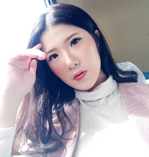 WEEKEND!!! ❤❤❤
.
.
.
.
.
.
.
#ivgbeauty #indobeautygram #makeuptutorial #makeupreview #makeup #wakeupandmakeup #hudabeauty #featuremuas #undiscovered_muas #indobeautyblogger #indobeautyvlogger #beautyvlogger #beautyinfluencer #yesstyle #beautybloggerindonesia @tampilcantik #tampilcantik #ClozetteID  #ibv #tutorialmakeup #charis #charisceleb