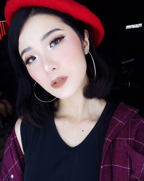 Belum ada konten baru aku tuh, I'm so sorry. Mulai Januari aku bakal rajin up video lagi. Ditunggu yaa~ 😭😭💕💕
.
.
.
.
.
.
.
.
.
.
.
.
#ivgbeauty #indobeautygram #makeuptutorial #makeup #indobeautyblogger  #beautybloggerindonesia @tampilcantik #tampilcantik #ClozetteID #ibv #tutorialmakeup #ragamkecantikan @ragam_kecantikan #inspirasicantikmu @zonamakeup.id