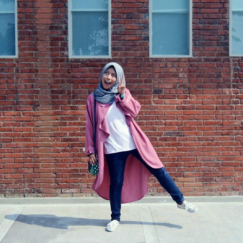 An outfit idea for hijabi in a sunny day

#ClozetteID #Fashion #Hijab