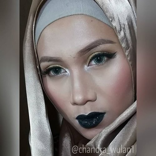 Just a little experiment with dark lipstick and some glitter ..#hijaabi #gothic #darklips #makeupbyan #pangandaran #MuaPangandaran #makeupbyan #vegas_nay #maya_mia_y #mayamiamakeup #dressyourface #lookamillion #maryammaquillage #hudabeauty #neztheartist #zukreat #clozetteID #makeup #beauty #landofmakeup #theamazingworldofj #makeupbychristiaa #makeupwithammy #rfadai #wakeupandmakeup #universodamaquiagem_oficial #hudabeauty