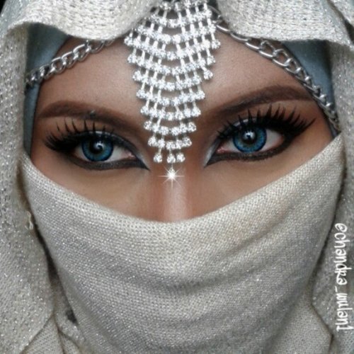 #fotdibb #arabicmakeup #arabicQueen #hijaabi #hijaab #silver #anastasiabeverlyhills #vegas_nay #maya_mia_y #mayamiamakeup #dressyourface #lookamillion #maryammaquillage #hudabeauty #neztheartist #zukreat
#clozetteID #makeup #beauty #landofmakeup #theamazingworldofj #hijaab #makeupbychristiaa #makeupwithammy #rfadai