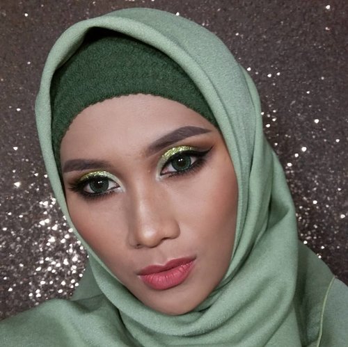 Dedicated to all of the green glittah lovah...#greenglitters #hijaabi #partymakeup #kbbvmember  #clozetteid