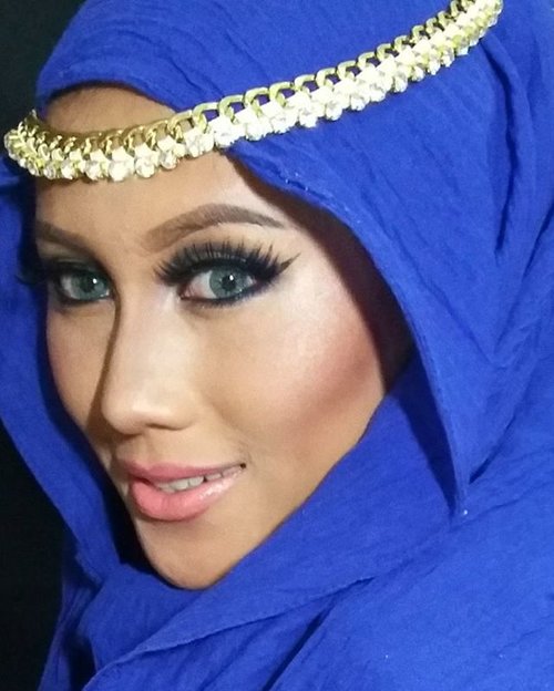 Closer look from prev post : ..💟 face : @coverdermindo classic concealing foundation no 12 mixed with peptumax makeup no 12, peptumax concealer plus no 13 ..💟 brows @nyxcosmetics tame and frame espresso.. 💟 lashes @ratubulumata ..💟 lips @makeupforeverid artist plexi-gloss 203P#anastasiabeverlyhills #hijaabi #hijaab#nyxtameandframe #nyxmakeupid #nyxcosmetics #makeupbyan #pangandaran #MuaPangandaran #vegas_nay #maya_mia_y #mayamiamakeup #dressyourface #lookamillion #maryammaquillage #hudabeauty #neztheartist #zukreat #clozetteID #makeup #beauty #landofmakeup #theamazingworldofj #makeupbychristiaa #makeupwithammy #rfadai #wakeupandmakeup #universodamaquiagem_oficial #hudabeauty
