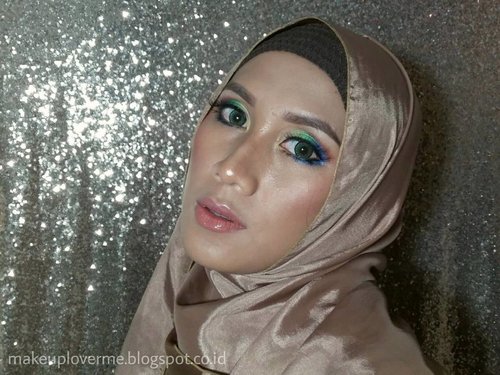 So little time so much to do..Maunya bisa tiap hari mainan warna eyeshadow 😊😊😊...#colorfulmakeup #hijaabi #inezcosmetics #kbbv #atomcarbonblogger #ibb #clozetteid #pangandaran
