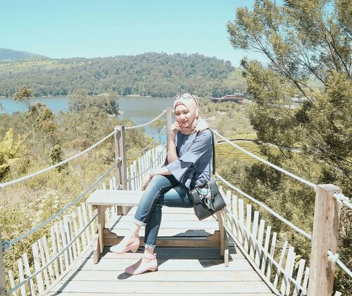 So. Monday. We meet again 😌.......#clozetteid #clozetteidpotw #ggrepstyle #ggrep #cgstreetstyle #tribepost #gaktakutsakit #ootd #ootdindo #hijabootd #hijabfashion