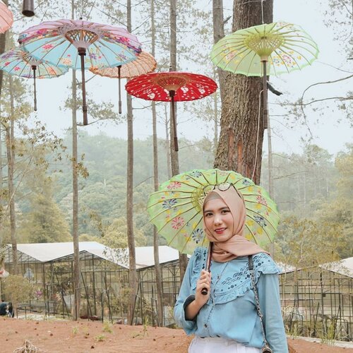 Mendung bukan berarti hujan,ini yang bikin udara kota Bandung jadi hareudang 😏.......#clozetteid #clozetteidpotw #ggrepstyle #ggrep #cgstreetstyle #tribepost #gaktakutsakit #ootd #ootdindo #hijabootd #hijabfashion