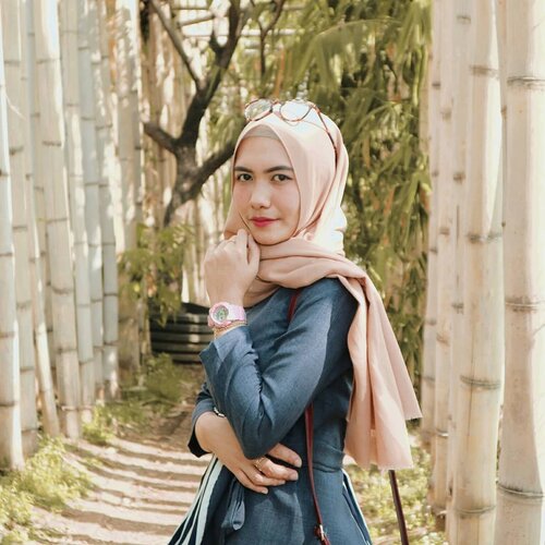 Hmm sudah kuduga .......#clozetteid #clozetteidpotw #ggrepstyle #ggrep #cgstreetstyle #tribepost #gaktakutsakit #ootd #ootdindo #hijabootd #hijabfashion