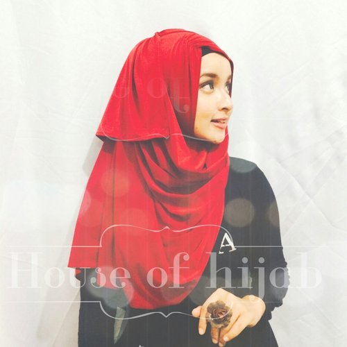 resolution tahun 2015 punya boutique hijab dengan barang2 produksi sendiri dengan  brand ambassador diri sendiri :D 