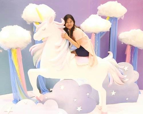 Last day of vacation 😱 but not last day to meet mr.unicorn at #MOIUnicornLand 😘. It still available until 14th July 2019 ❤️
.
Sorry for my awkward expression and pose, i'm afraid of heights 😂😂More details go check @mallofindonesia
.
.
#Unicorn #UnicornLand #Pastel #FeelsLikeFairyTale #InstallationArt #CuteInstallation #ClozetteID #Blessed