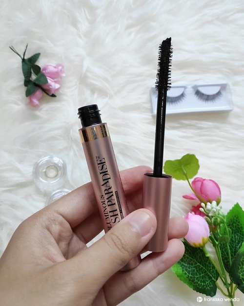 Yes the hype of this mascara already gone. 🤭 However i still like to review this mascara 😆 And here is my opinion:
👁️ Pretty packaging ✨
👁️ No clumping
👁️ Help add volume and length
👁️ The applicator is easy to use
👁️ Easily removed by using cleansing oil
👁️ It long lasting but it smudges a little after hours, but that is still okay for me 😊
.
Full review read on www.fransiskawenda.com 😆
.
.
#Loreal #Lorealindonesia #Mascara #Drugstoremakeup #Makeup #Makeupreview #ReviewbyFW #ClozetteID