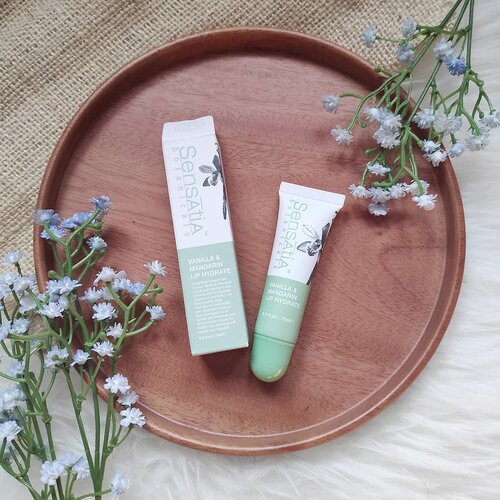 Want to get rid of dry, flaky, chapped lips? Here some tips: stay hydrated by drinking water, do not lick your lips, and using some lip balm 😘.And here one of my favourite lip balm: Sensatia Botanicals: Vanilla & Mandarin Lip Hydrate. ≧◡≦💄 no animal testing💄 paraben free, sulfate free, silicon free💄 pregnancy safe, breastfeed safe💄 helps hydrate my lips💄 make my lips look healthy, supple💄 not sticky.Full review read on www.fransiskawenda.com 😆..#LipCare #LipBalm #SensatiaBotanicals #SkincareReview #ClozetteID #BloggerPerempuan #ReviewbyFW