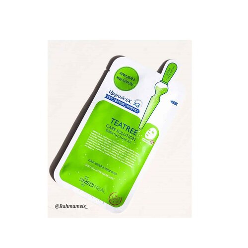 #reviews MEDIHEAL "Care Solution Essential Mask EX"...Teatree Mask is a mask that can irritate and refresh the skin without feeling sticky after you use it... 💦TEXTURE AND SCENT: In terms of texture, this mask is white like a wet tissue and has a clear, rather thick essence... 📦PACKAGING: In terms of packaging the mask is wrapped in green and white plastic, according to the color of the tea.  Good size and practical. 🍃 HOW TO USE: Rub the toner on the face that has been cleaned.  Remove and remove the mask from the package, and put the sheet on the face. Rest comfortably for 10 - 20 minutes then take off the mask...🍁Review: Masks are very useful masks to overcome skin problems such as acne and oily skin.  I wear this when the skin is problematic, the effect of moisturizing and calming the skin is very felt.  The essence that I use a lot after wearing these masks, is applied over the surface of the mask for maximum results.  I recommend using this mask for oily skin with extra tea tree which is known to be able to control excess oil... 🌿INGREDIENTS: Water, tea tree leaf oil, tea tree extract, willow bark extract, centella asiatica extract, hottuynia cordata extract, soybean seed extract, pea extract, sage extract, lavender extract, matricaria extract, rosemary extract, cymbopogon schoenanthus extract, Boswellia serrata resin extract , glycerin, propanediol, 1,2 hexanediol, xanthan gum, butylene glycol, panthenol, trehalose, betaine, carbomer, allantoin, polysorbate 80, arginine, disodium EDTA, dipotassium glycyrrhizate, tocopheryl acetate...🙌🏻 Attention: The above review is based on my experience, and the results depend on each of your skin...🙏 How about you?  Attracted to try it ???... 🌟 Rate: 5/5..🔖 Buy at @altheakorea