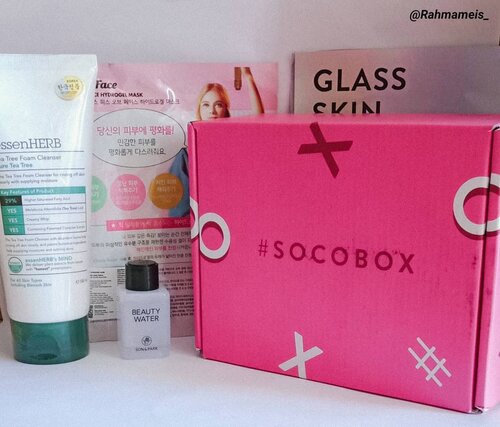 Hello friends, happy Thursday. Long time no posting, it seems I longed to write some more reviews, for the beginning I will share photos of gifts from @sociolla @beautyjournal that is #socobox #mysterybox.  Thank you for @sociolla and @beautyjournal for giving me the chance to try a product that I haven't tried before . - @sonandparkofficial beautywater - @essenherb_id Tea tree foam cleanser - @faithinface_official intensive calming mask . . .  Can't wait to try it.  For some reviews will be up after using approximately a month...#abcomunity  #beauty #beautyinfluencer #beautyenthusiast#skincare #clozette #clozetteid #skincareroutine #beautyblogger#indobeautyblogger #beautygram #bloggerperempuan#likeforlikes #photooftheday #beautytips #healthyskin#healthylifestyle #lifestyle #instabeauty #instabeautyblogger#instadaily #clozetteambassador