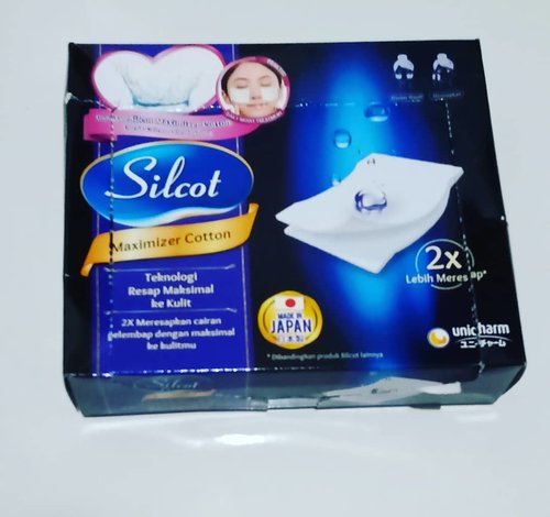 SILCOT MAXIMIZER COTTON .....💦TEXTURE: in terms of textures this cotton is really very thin and white..... 📦Packing: in terms of packing it is shaped like cotton but is bigger, and stored in a box container containing forty cotton one cotton can be torn and divided into two.....🍁Review: while using this cotton, the use of toner is reduced and the toner that we use absorbs twice the use of different cotton.  Besides being used to apply toner, this cotton is also used to compress or CSM.  really saves toner and maximizes moisture to the skin.....Rate:5/5..Buy at Sociolla...#clozetteid #clozettereview
