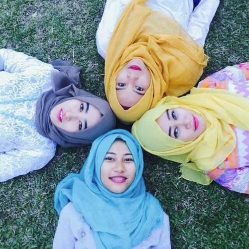 We are beautiful with our hijab love
#hijab #friends #hijabfriendship #ourstory #ClozetteID #GoDiscover #ForeverFriendship
