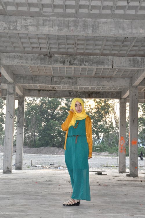 Passionate Bright style mix match by me... 
#hijab #blogger #mixnmatch #light #color #ClozetteID #GoDiscover #HijabFestive