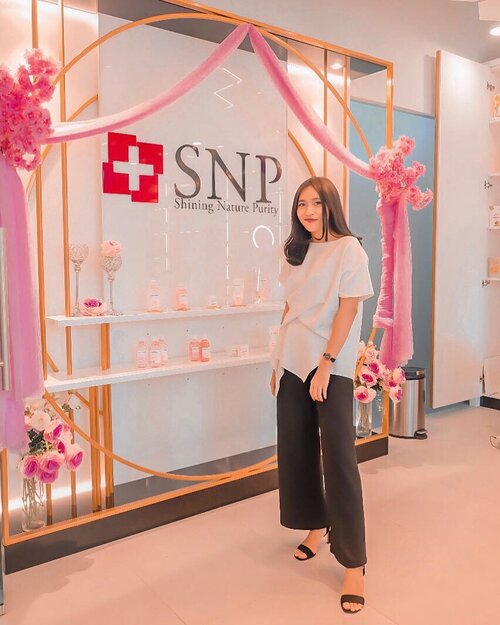 Finally Launch! SNP PREP PEPTARONIC
-
Rangkaian skincare yang terdiri dari Toner, Serum, Cream, Tone Up Cream dan Sheet Mask ini mengandung 5 Layers of Hyaluronic Acid dan 6 Kinds of Peptides yang bagus banget untuk melembabkan dan merevitalisasi kulit wajah sehingga menjadi lebih cerah dan sehat.
-
Buat kalian yang mau coba, SNP Prep Peptaronic udah available di Watson & Sociolla dan harganya cuma Rp 160,000!
Oiya lagi ada diskon 15% juga lho!
Go grab yours now!
-
#peptide #hyaluronic #skincareprep #sheetmask #dailyprep #dailyroutine #snpprep #clozetteid #SNP