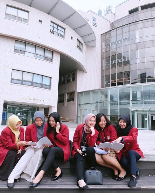 Kuliah..? Di BSI aja!-📸 : @edwardsemuel-#unhan #clozetteid #ootd #campus #campuslife #campusgirls #southkorea #seoulnationaluniversity