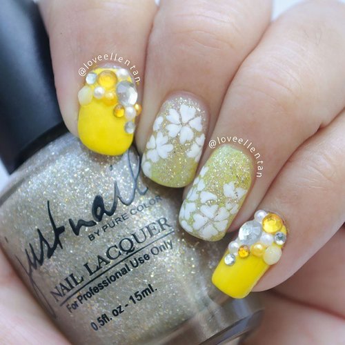  Kuku pendek tetep bisa glamour donkk.. 

Yellow nail art for short nail ♥

#notd365  #notd  #nailartwow  #nails2inspire  #nailswag  #nail #nails ... Read more →
