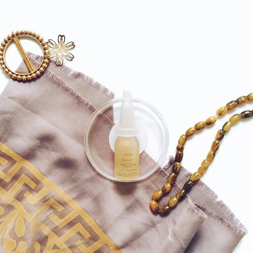 •
Pernah ada di masa saya sangat suka dengan Jafra Royal Jelly yang digunakan sebagai serum saat malam hari.
(full review at unidzalika.com)

Ada yang pernah pakai?

________________________
#clozetteid
#flatlaytoday
#flatlays #Flatlay
#flatlayforever
#JAFRA #JafraRoyalJelly