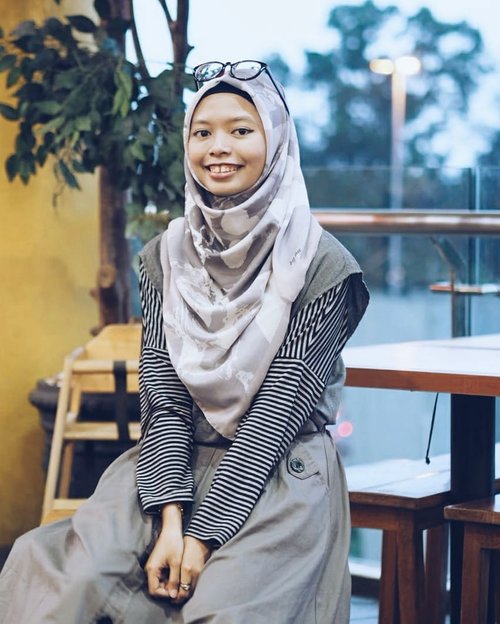•Monochrome outfit isn't my style, but combined with Kiera Hijab make me looks pretty!New collection is coming soon! Get exclusive voal hijab at @by.au____________________________contact for photoshoot or any inquiries : unidzalika@gmail.com#clozetteid#hijab#voalhijab#HijabByUniDzalika