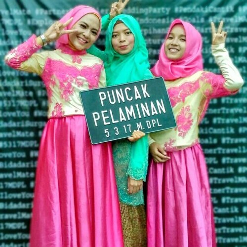 ⚫
Bridesmaids yesterday. Happy belated wedding, dear our beloved cousin like friends ; @anugrahdicka & @marlianiira 🌸💕 .

#ClozetteID #clozette #ootdwomen #ootdindo #ootd #ootd💗 #bblo #fashionblogger #wedding #kebaya #bridesmaids