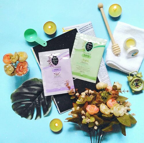 •
Aroma Dew

Dapat kiriman Bath Salts dari Jepang terus Bundo kira ini teh seduh yang rasa Matcha dan Taro 😂😐💨 Garam mandi kalau kita enggak punya bathtub gimana ya, cara pakainya? Uni gak pernah pakai buat badan sih, biasanya rendem kaki doang 🏊

_______________________
#clozetteid #aromadew #bathsalts #Flatlay #flatlays #flatlaystyle #flatlayforever #flatlaytoday #flatlayoftheday #flatlaysquad #creativelysquad