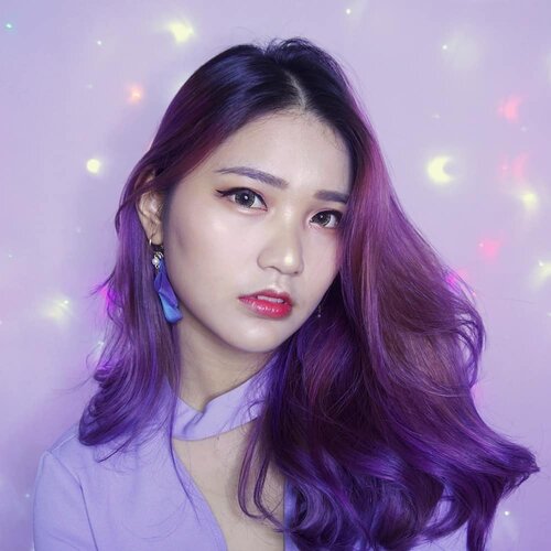 As seen on my profile picture. Finally showing my #purple hair properly 💜 Anyway here's the deets to this makeup look, tutorial on the previous post!
💄 @laqlanc_cosmetic Perfect LED Pearl Base
💄 @innisfreeofficial @innisfreeindonesia Smart Drawing Color Correcting in no. 01 ; No-Sebum Moisture Powder ; Auto Eyebrow in no. 04 & 07
💄 @luna_cosmetic_kr Long Lasting Tip Concealer in no. 02
💄 @apieu_cosmetics x Rilakkuma Air-
Fit Cushion Blusher in CR02 ; Honey Serum Tint in RD02
💄 @toofaced Sweet Peach
💄 @itsdemo_official x Leanani Waterproof Liquid Liner in black
💄 @espoir_makeup Ultimate Feather Volume Mascara Waterproof in Russian Black
💄 @aritaum_official Idol Lash in Basic no. 3
💄 @b.bybanila_official Contour Duo
.
.
#NatashaJSmakeup #NatashaJShairupdates
.
.
.
.
.
.
.
.
.
.
.
#clozetteid #slave2beauty #makeup #purplehair #unicorn #onfleek #wakeupandmakeup #ggrep #likes #bloggerbabes #kbbvmember #beautyblogger #셀스타그램 #메이크업 #뷰티블로거