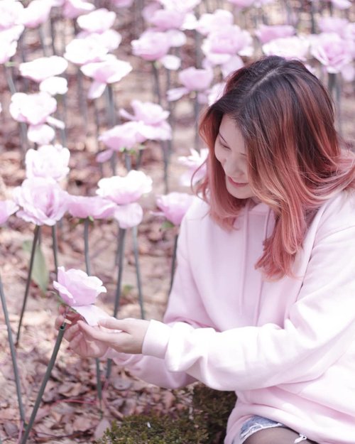 Let your joy burst forth like flowers in the spring 🌹Stay strong and smile although it's hard. It will get better, it will pass.....#NatashaJS #NatashaJSinKorea #VioletBrush #clozetteid
