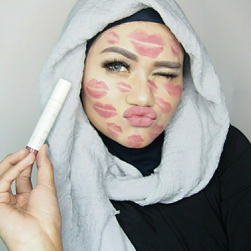 lipswatch Zoya Cosmetics Lip Paint - Holly Berry