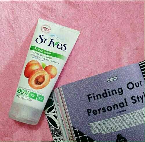 [Review Time]
....................................................................
ST.Ives Fresh Skin Apricot Scrub
.................................................................... Hello Talkers! 
Hope you are enjoying your weekend! Today, I am reviewing a face scrub cleanser from one of my favorite brands – St. Ives. This is the St. Ives Fresh Skin Apricot Scrub.
 From America's #1 Scrub Brand, this award winning Apricot Scrub with 100% Natural Derived Exfoliants deep cleans, instantly leaving skin smooth and glowing.
At the first glance, you may feel that the exfoliating particles may be too rough or harsh, but the scrub does an excellent job of exfoliating. I feel like a dull top layer has been removed and it really brightens up the face. The cream (with apricot extract) that binds these particles together is quite hydrating and leaves the skin feeling so soft! I am really surprised and happy with the results!
The directions specify that this product should be used 3 to 4 times a week for “best results!” But I feel that might be too much, even for my oily skin! I use it twice a week. On alternate days, I use one of the other moderate exfoliating scrubs. This works well for me, keeping my skin looking fresh and bright. But this may be a bit harsh for people with sensitive skin.
As with all St. Ives cleansers, this apricot scrub too is paraben free and oil free and the exfoliants used are 100% naturally derived. 💕Pros of St. Ives Fresh Skin Apricot Scrub:

Exfoliates skin well without drying it out.
Brightens up the face with just one use.
Easy to use, hygienic and travel-friendly packaging.
Paraben free.
Oil free and dermatologically tested.
Leaves skin well moisturized and smooth.
100 % naturally derived exfoliants. 💔Cons of St. Ives Fresh Skin Apricot Scrub:

May not suit people with sensitive skin. 
Would I Recommend St. Ives Fresh Skin Apricot Scrub?
Definitely, this is a great option for people with oily skin. You must try it!

Rate 💋💋💋💋
Price Rp 125.000
You can find @beyoutiful.bali 
#beautytalk_indo #stivesreview #indonesianbeautyenthusiast 
#indobeautygram #review #clozetteid #clozetteambassador 