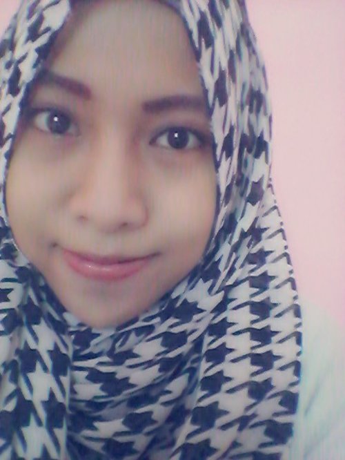 hey Houndstooth hijab with simple make up :)